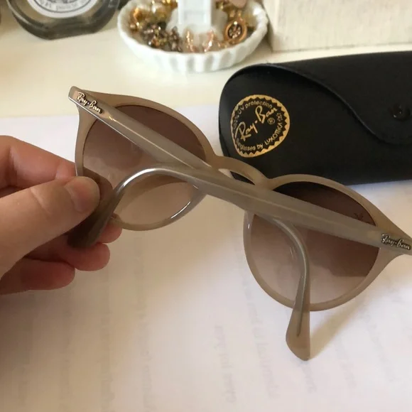 Ray-Ban sunglasses! - Picture 2 of 5
